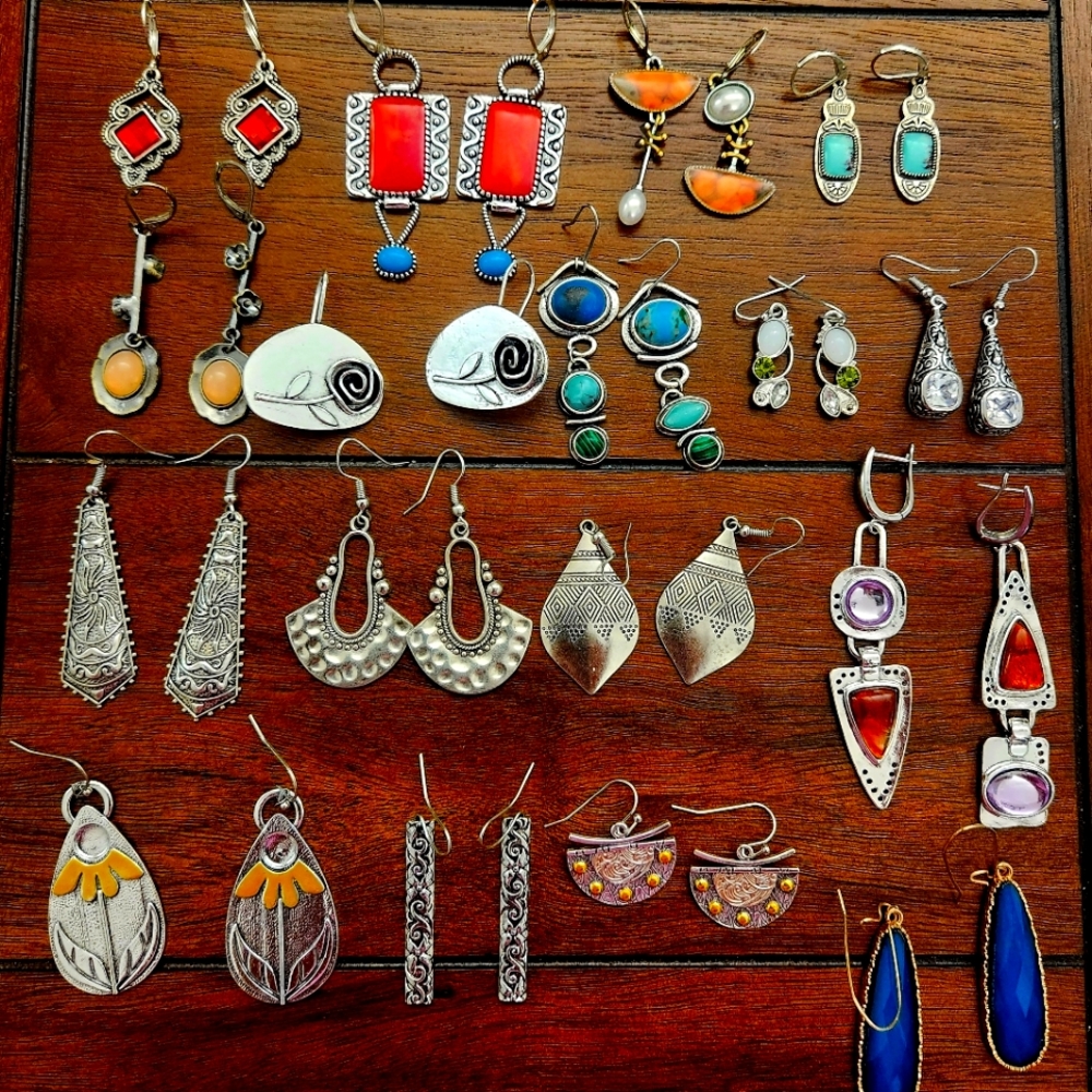 SOLD.....FINAL DISCOUNT BEFORE DONATION 17 pairs of pierced earrings